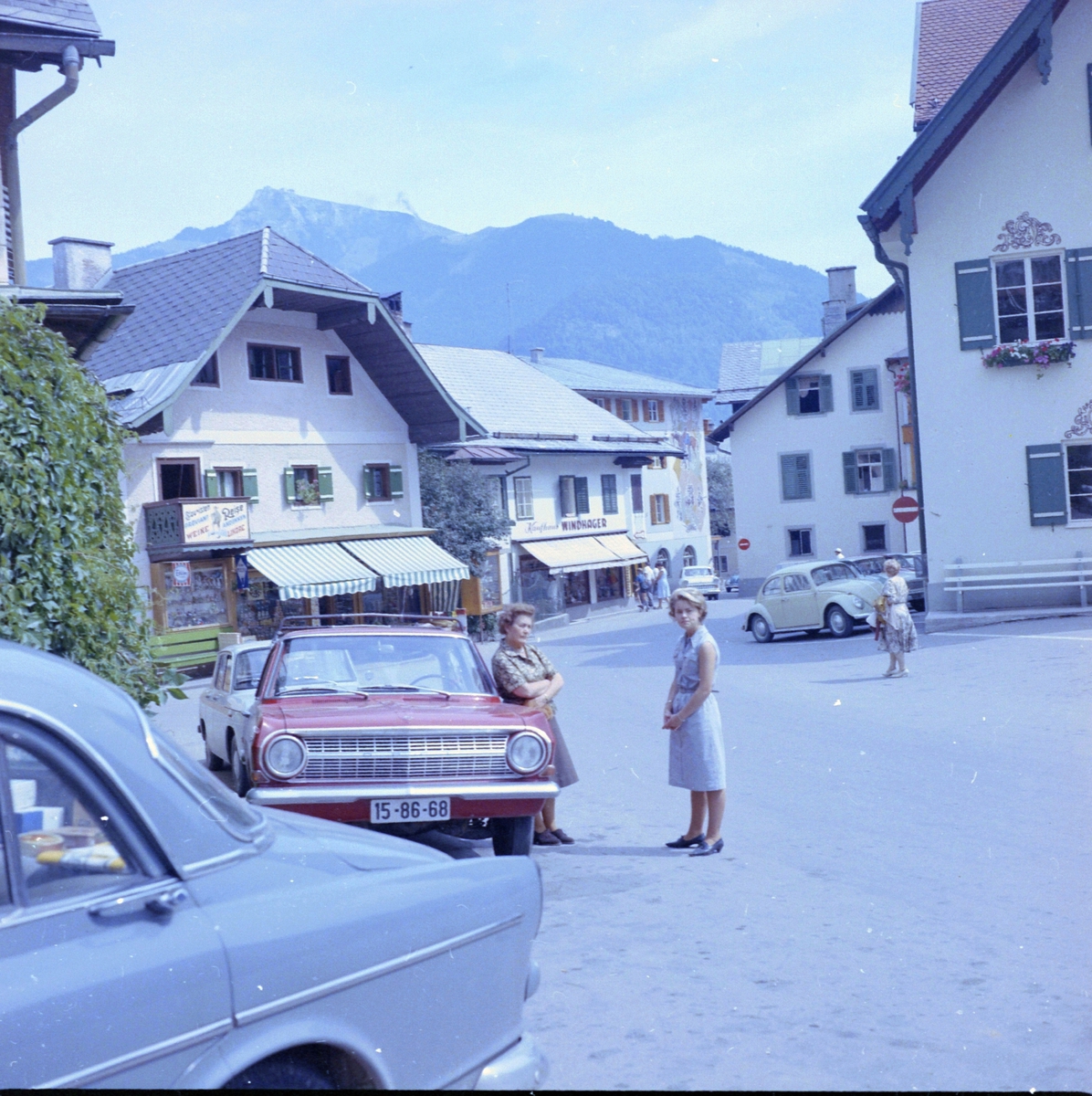 Petra og Asbjørg Skjegstad, Opel.