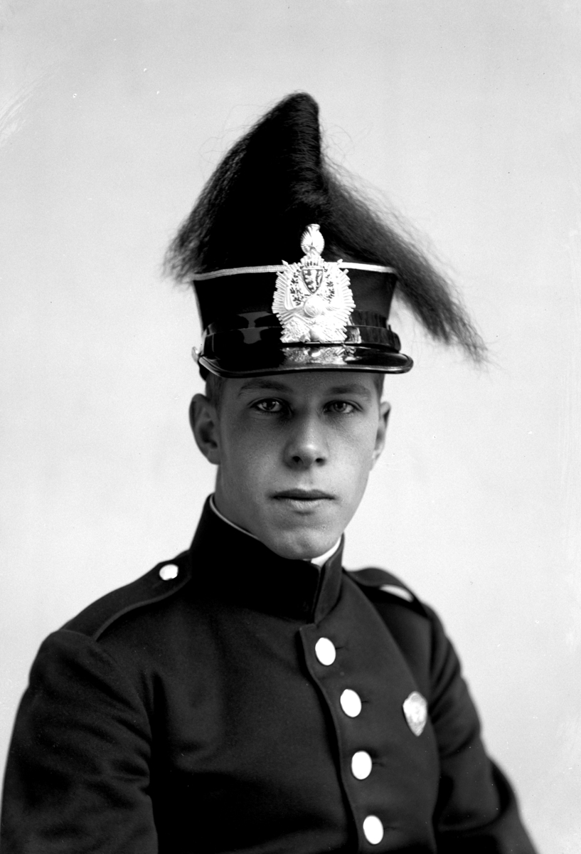 Karl Albert Diesen (17.03.1909-) i militær uniform, oppvokst på Disenhøi, sønn av Karl Andreas Diesen,