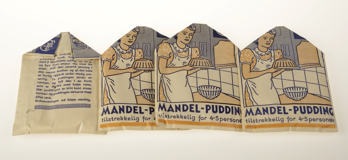 Fremsiden av pakningen har motiv av en husmor som holder i sine hender en nyhvelvet  pudding. Hun har på seg et hvitt forkle over en blomstret kjole med blandekrage. PÅ bordet ved siden av henne står puddingformen. Rommet hun står i har tilsynelatende  fliser på veggene.