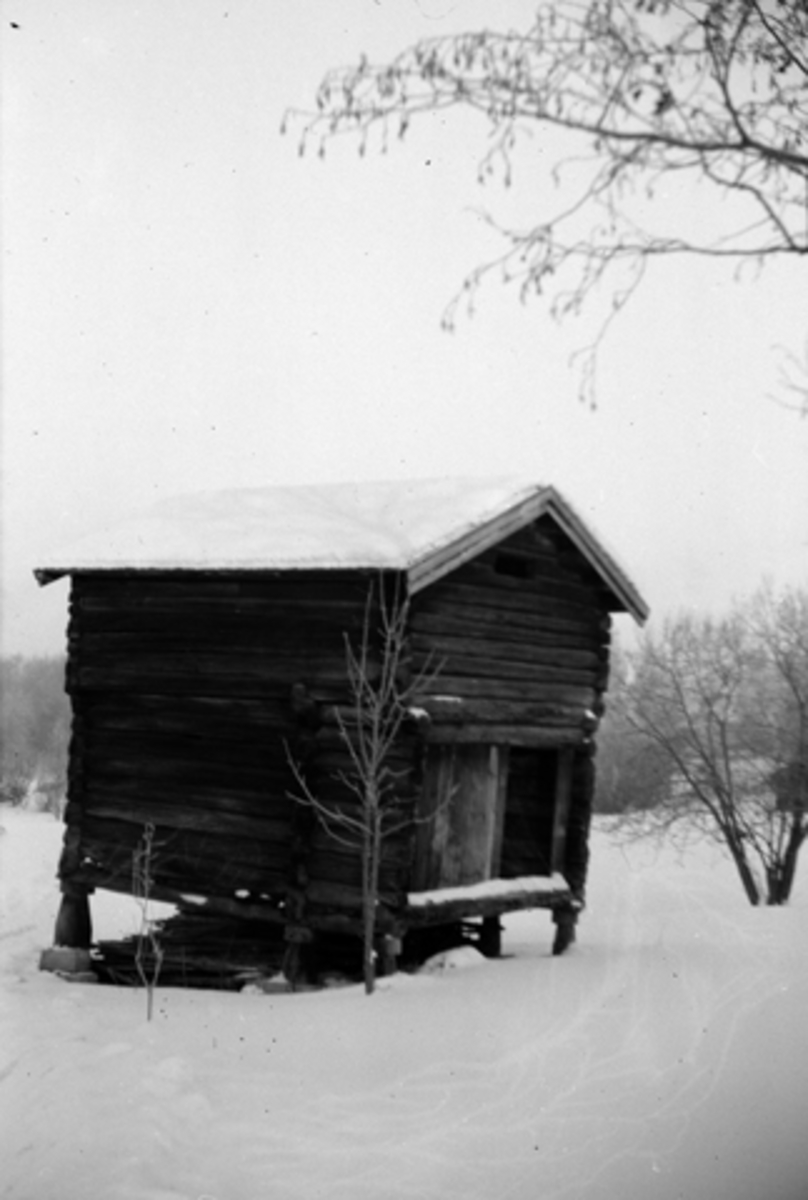 Hamar, Domkirkeodden, Bruvoldstabburert flyttet fra Brovold Mølle i Moelv og gjenreist på Hedmarksmuseet i 1949,