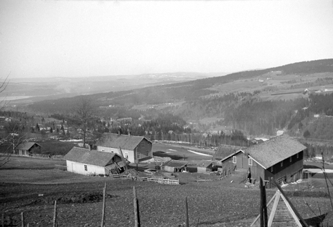 HUS, TUN, BERGER, FURNES i Ringsaker, GNR. 211-4