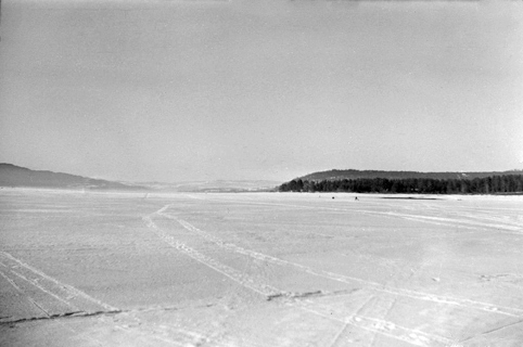 LANDSKAP, ROSENLUNDVIKA, MARTODDEN, FURNESFJORDEN, MED IS PÅ MJØSA. HDH. 103