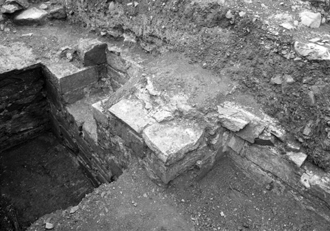 Arkeologiske undersøkelser i Hamar bispegård, Domkirkeodden, Hamar 1959. Kjelleranlegg vest for drengestua på Storhamar gård. HKR. 300