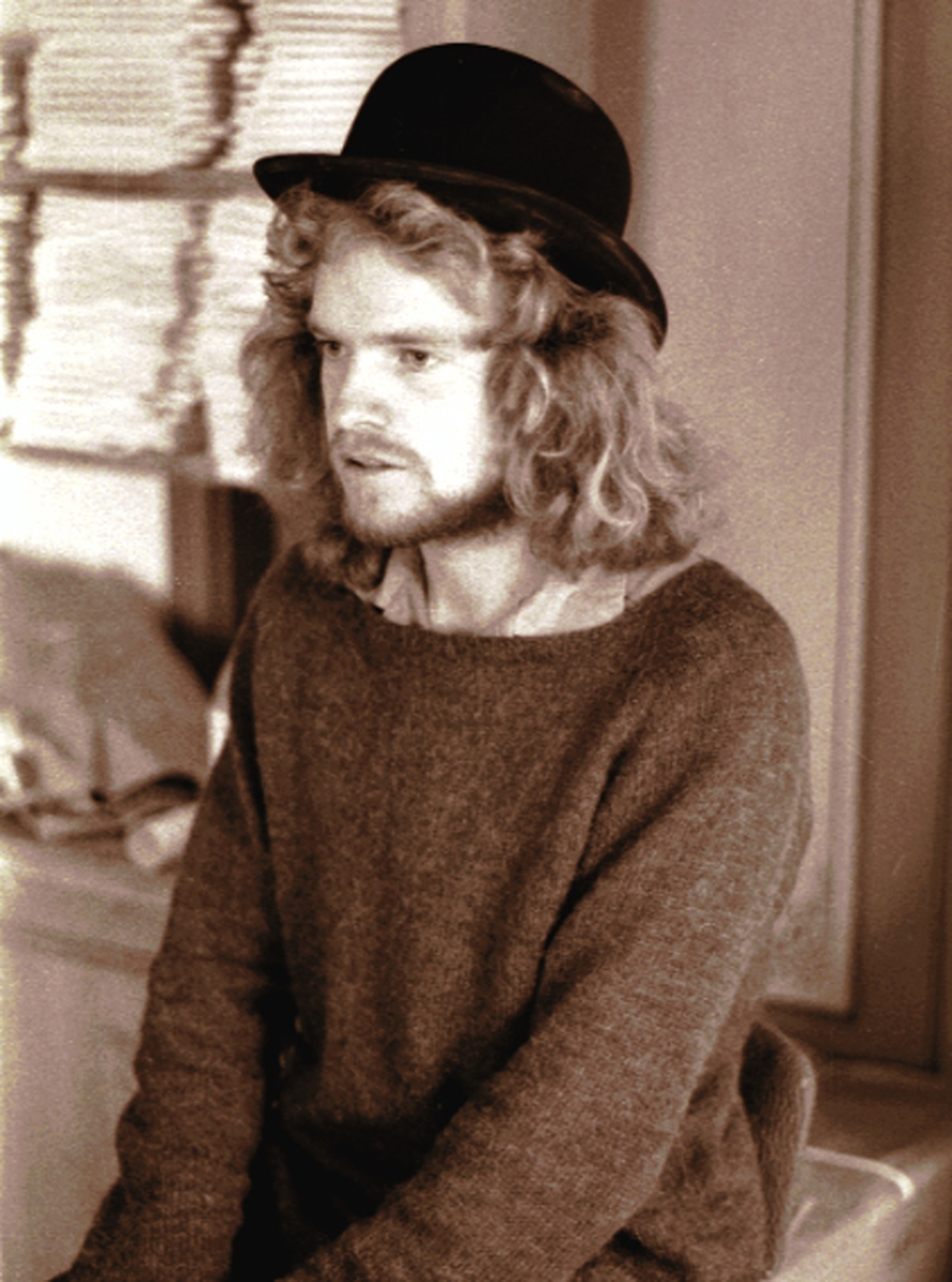 ERIK MOSTUE. 