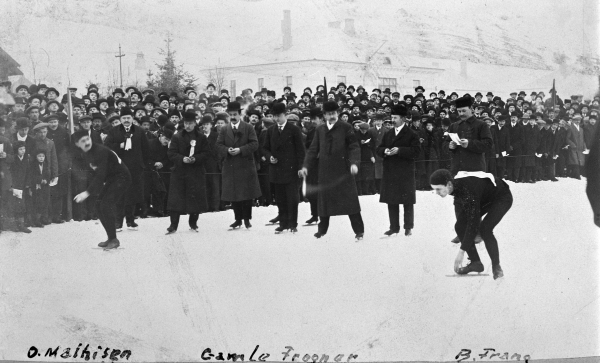 Frogner stadion, Oscar Wilhelm Mathisen (født 4. oktober 1888, død 10. april 1954) var en norsk skøyteløper som representerte Kristiania Skøiteklubb, på startstreken med B. Frang,