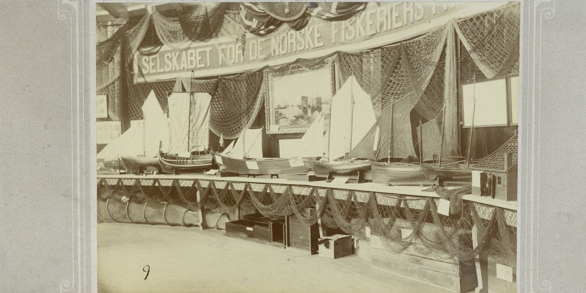 9 fotografier fra Fiskeriutstillingen i Trondhjem 1887.