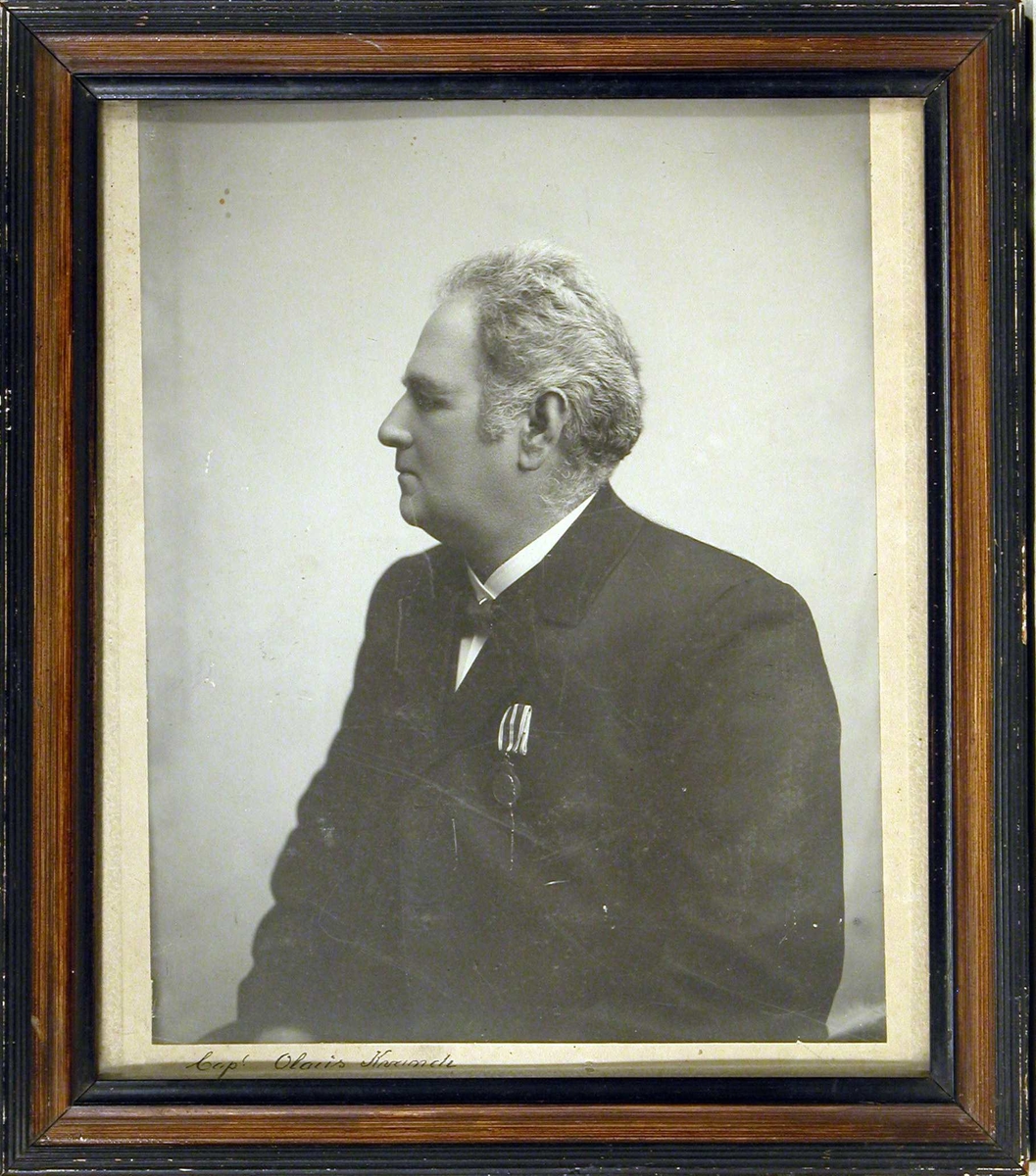Portrett av kaptein/ dampskipsfører Olaus Kvande (1838-1928).