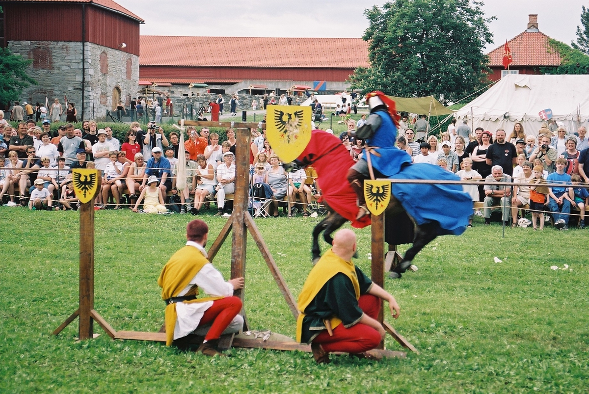 Middelalderdagen. Middelalderfestival, Hamar, Domkirkeodden, 2002. Ridderturnering. 