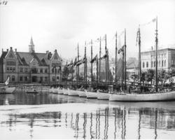 Redningsselskapet sine seglbåtar ved kai i Bergen