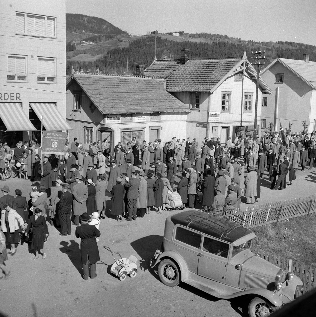 1. MAI 1954 - 1960FOTOGRAF EIVIN LØKKEN. 