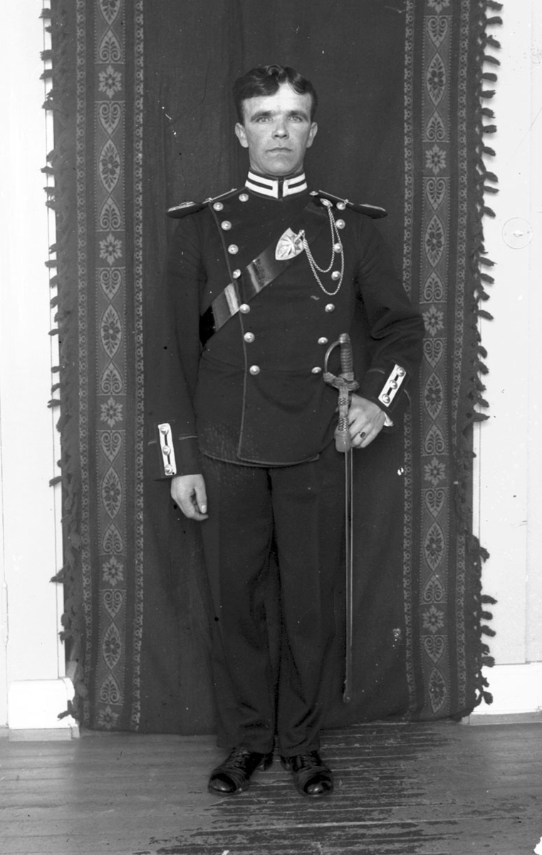 Mann i uniform
