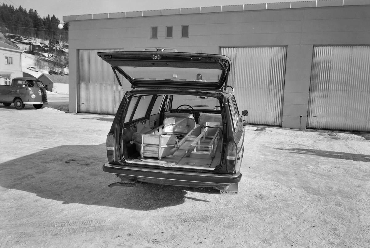 Volvo 145 sykebil tilhørende Orkla.