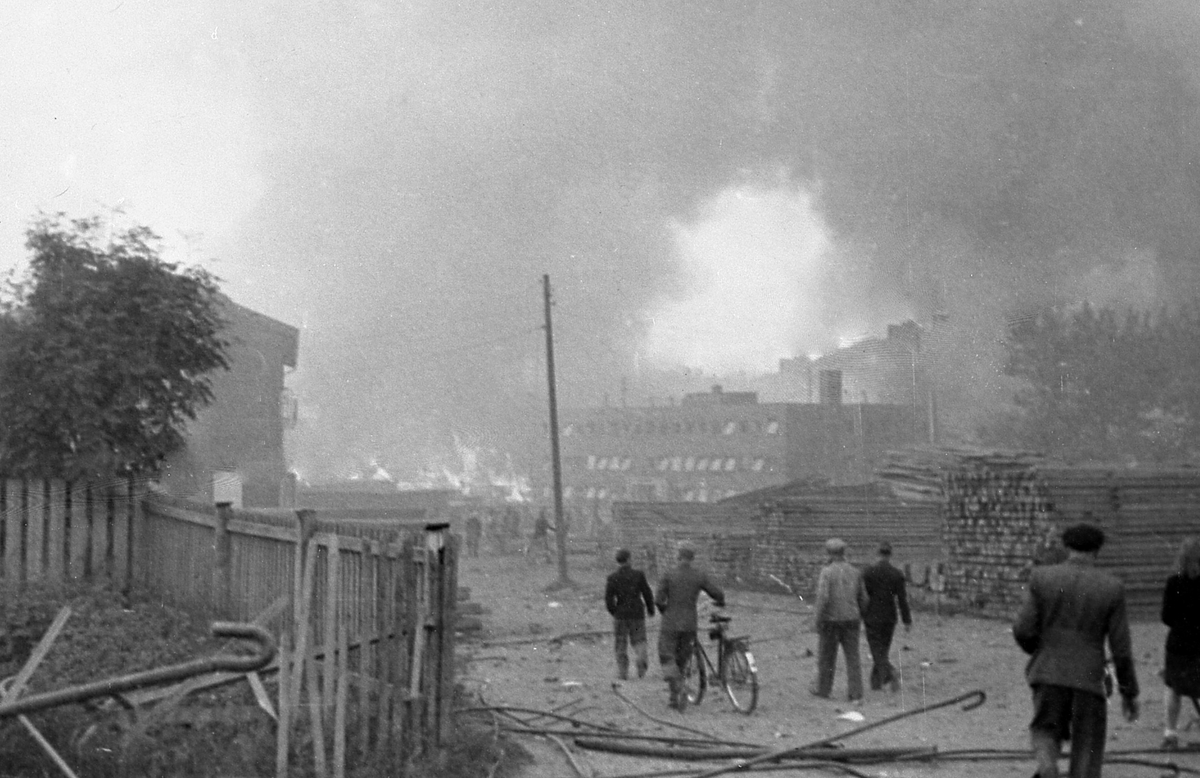 Bombingen av Nyhavna. Noen dager etterpå fra Strandveien