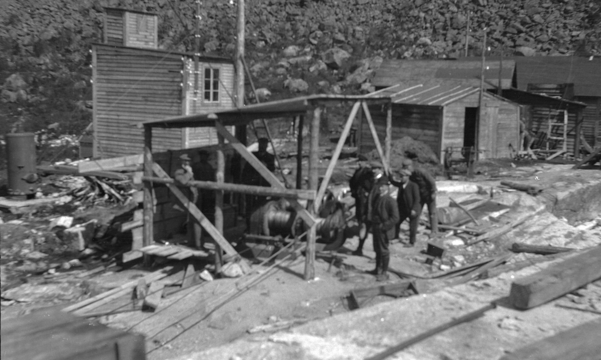 Transformatorkiosk, kompressorhus og smie ved Ringedalsdammen i 1909.