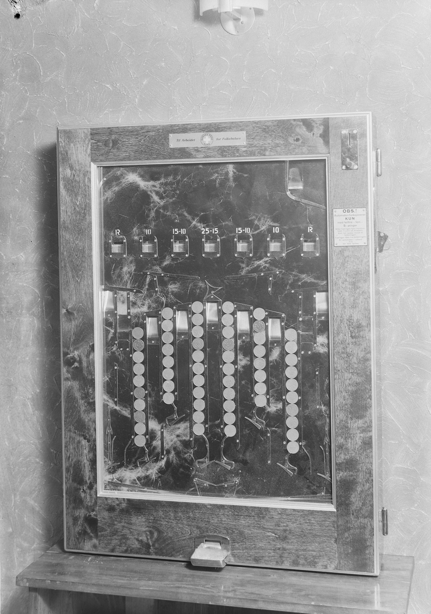 Spilleautomat for "Røde Kors" for 5-øres mynter