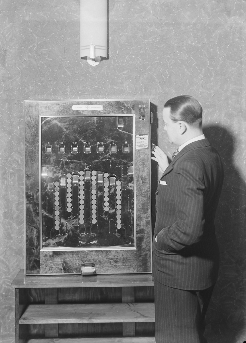 Spilleautomat for "Røde Kors" for 5-øres mynter