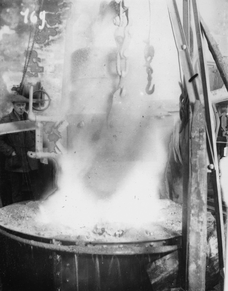 Slaggsmelting, 600 elektrode ved Zinken si avdeling i Tyssedal.