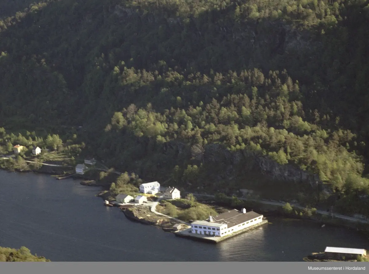 Bygda sett frå fjorden