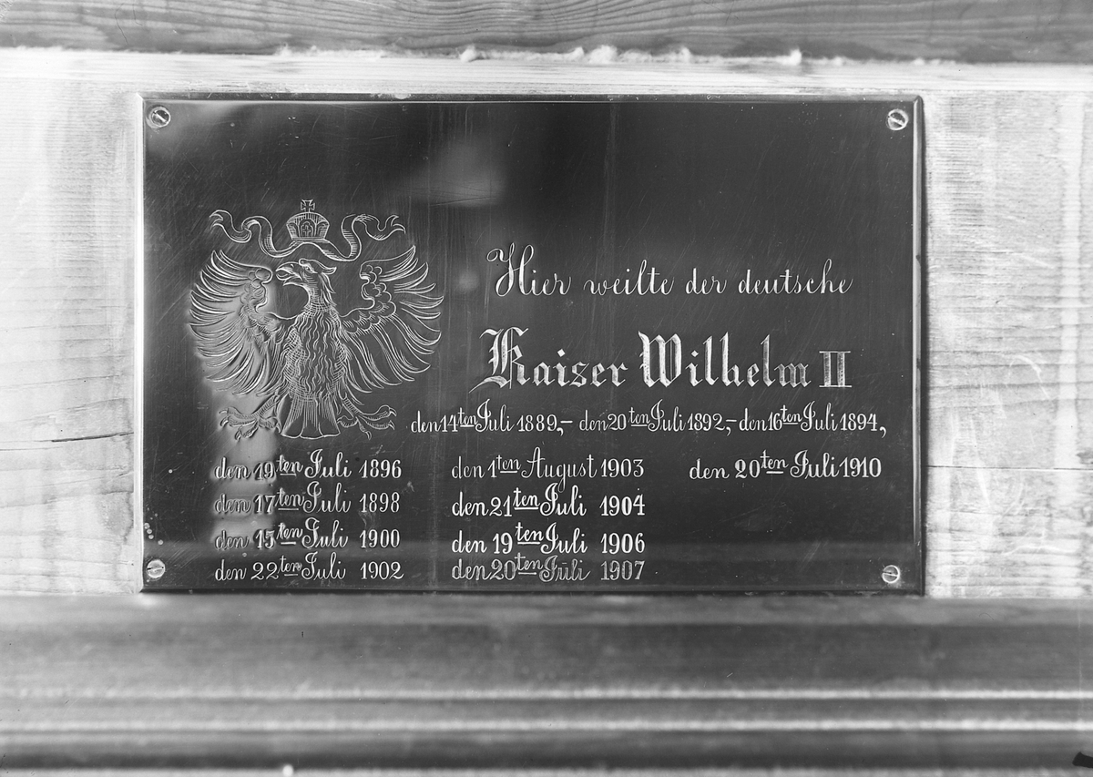 Skilt som forteller om den tyske keiser Wilhelm II's besøk på Grilstad