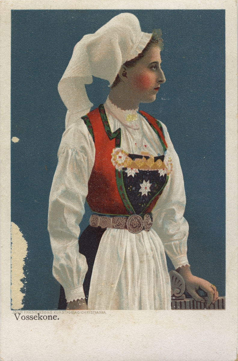Dronning Maud i Hardangerbunad.