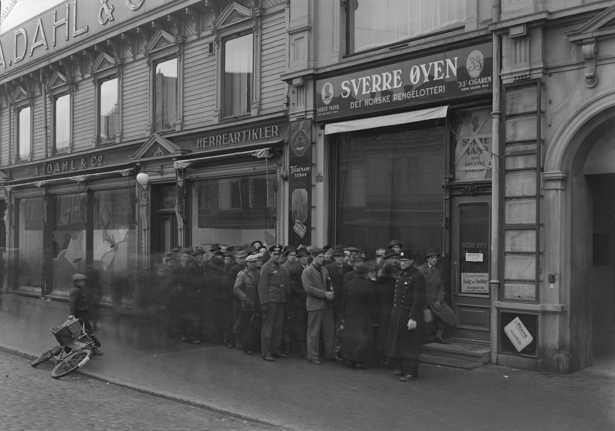 Sverre Øyen, Sigarforretning i Olav Tryggvasons gate.