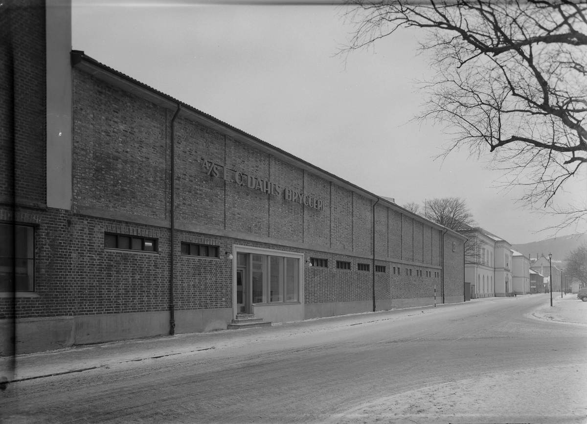 E.C. Dahls Bryggeri. Eksteriør og gårdsrom fra det nye lagerbygget