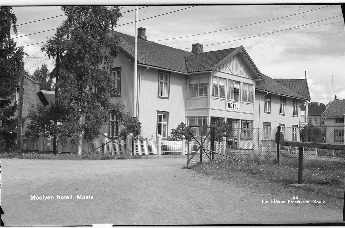 Ringsaker, Moelv sentrum, Moelven hotel åpnet i 1894, hotelldrift fram til 1966, stor brann her i 1947-48