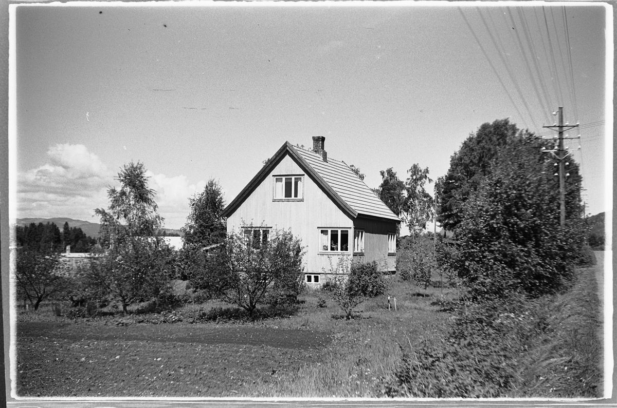 Ringsaker, Moelv, enebolig, huset Lundby 381/77 i Storgata 76, like før Aardals gartneri. (huset er revet)