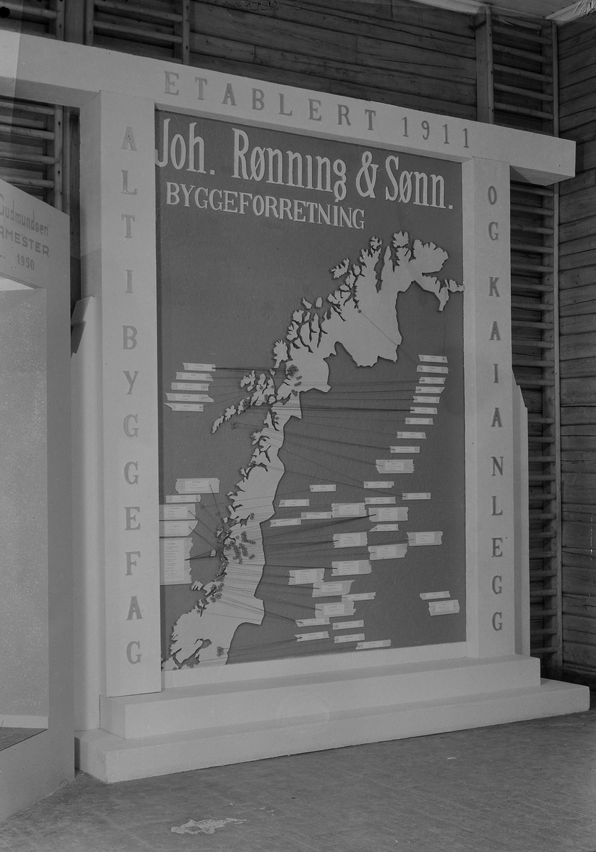 Jubileumsutstillingen i Mosjøen. Stand for Joh. Rønning & Sønn Byggeforretning