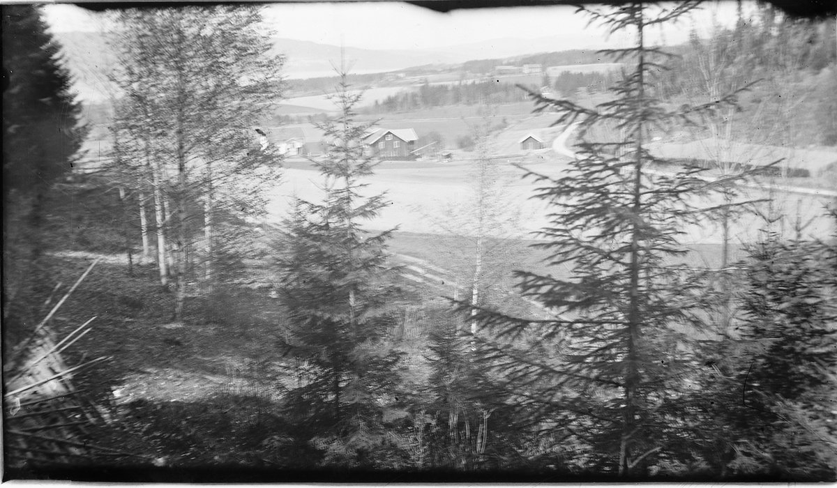 Ringsaker, Furnes, Furuberget. Gården Heimdal i forgrunnen, Jessnesvegen,