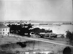 Hamar, Stortorget, Strandgatehagene og jernbanebrygga. Vedla