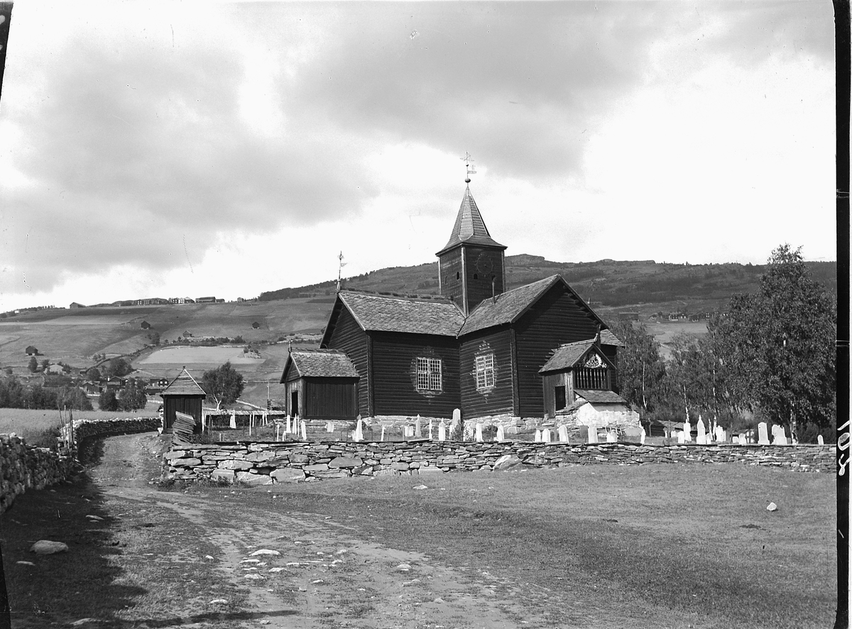 Oppland, Nord-Fron, Vinstra, Sødorp kirke fra 1752, kirken før den ble flyttet i 1910, trekirke, korskirke, kirkemur,