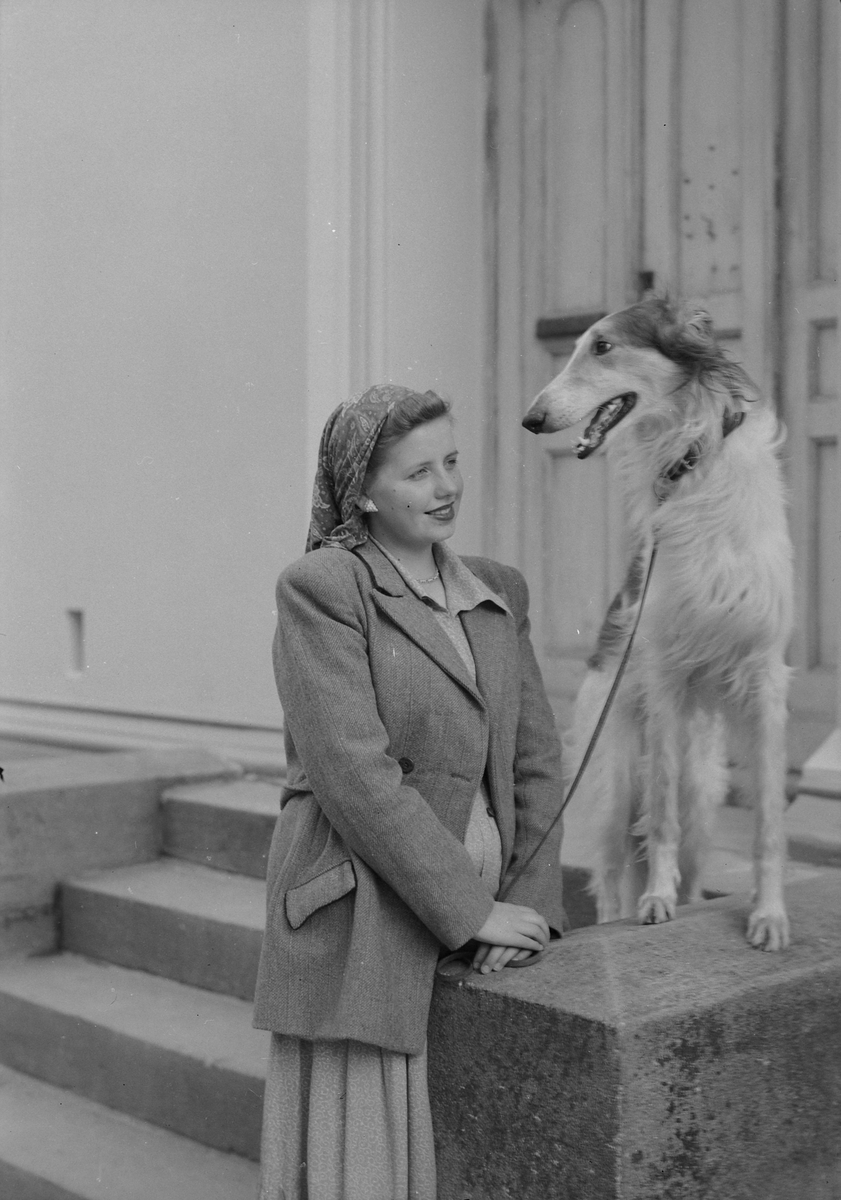 Nora Wangberg med Russisk mynde (Borzoi)