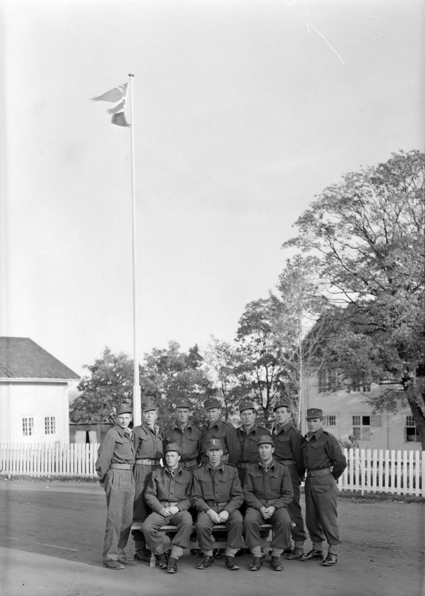 Østre Toten, Starum leir, militær øvelse for veterinærfenrikker, Hærens veterinærtjeneste, befal, Dk. Vestlandet, Trøndelagkompaniet, kokkekurs, riding, gruppebilder