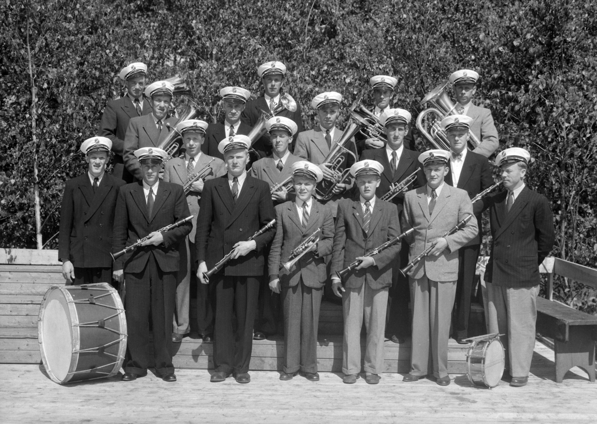 Mjøsegnenes Musikkforbund, musikkstevne, samling med fotografering av de forskjellige korpsene. Nordbygda musikkorps er med på flere bilder.