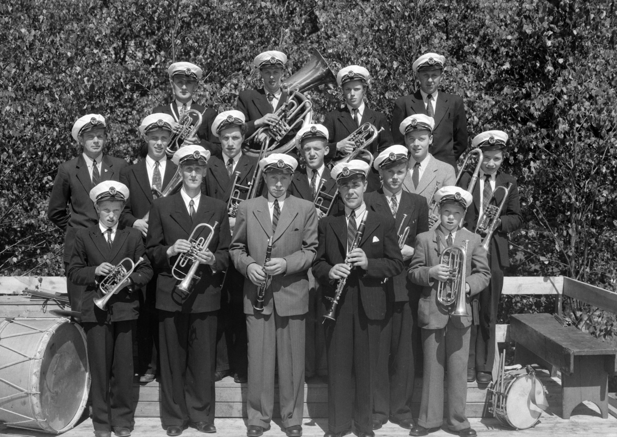 Mjøsegnenes Musikkforbund, musikkstevne, samling med fotografering av de forskjellige korpsene. Nordbygda musikkorps er med på flere bilder.