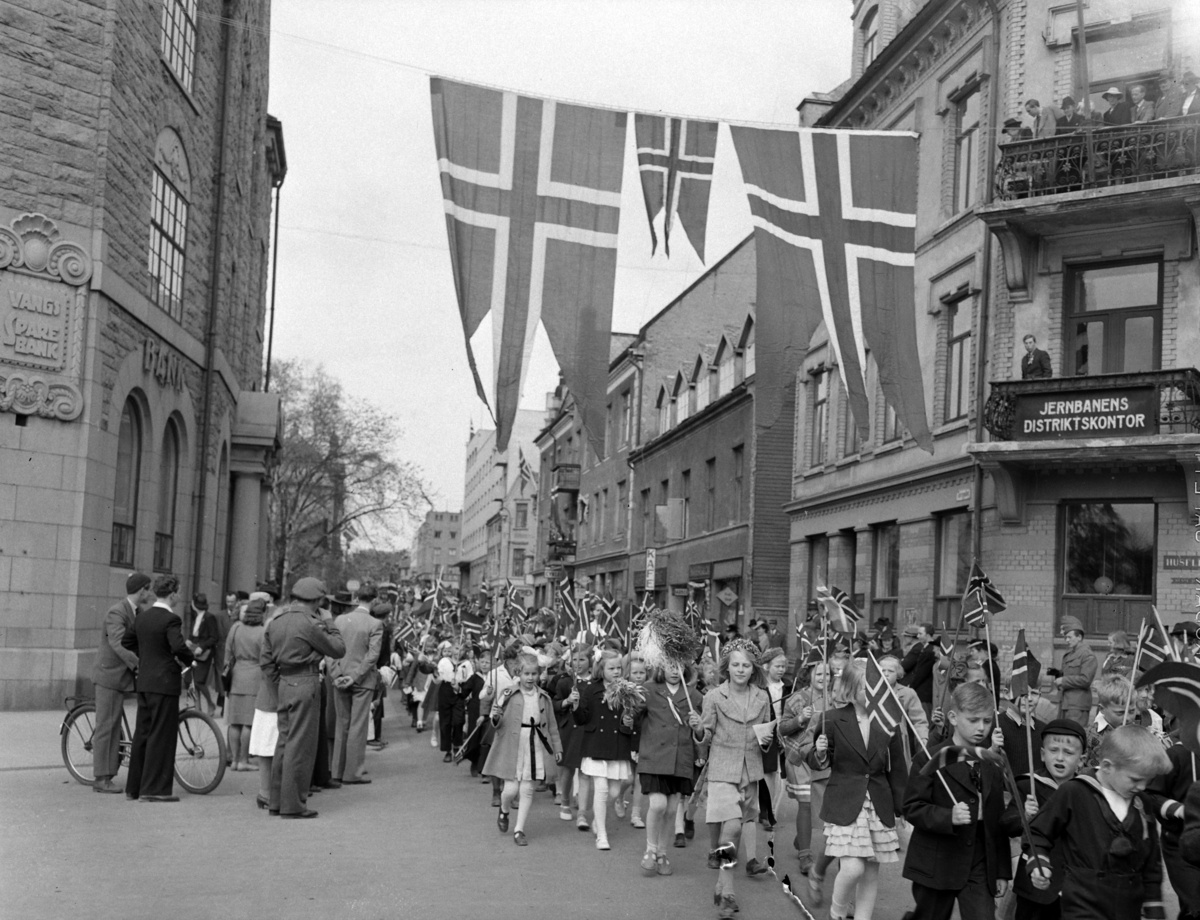 Hamar, 17. mai 1949, Hamar by 100 år, byjubileet 1949, barnetog,