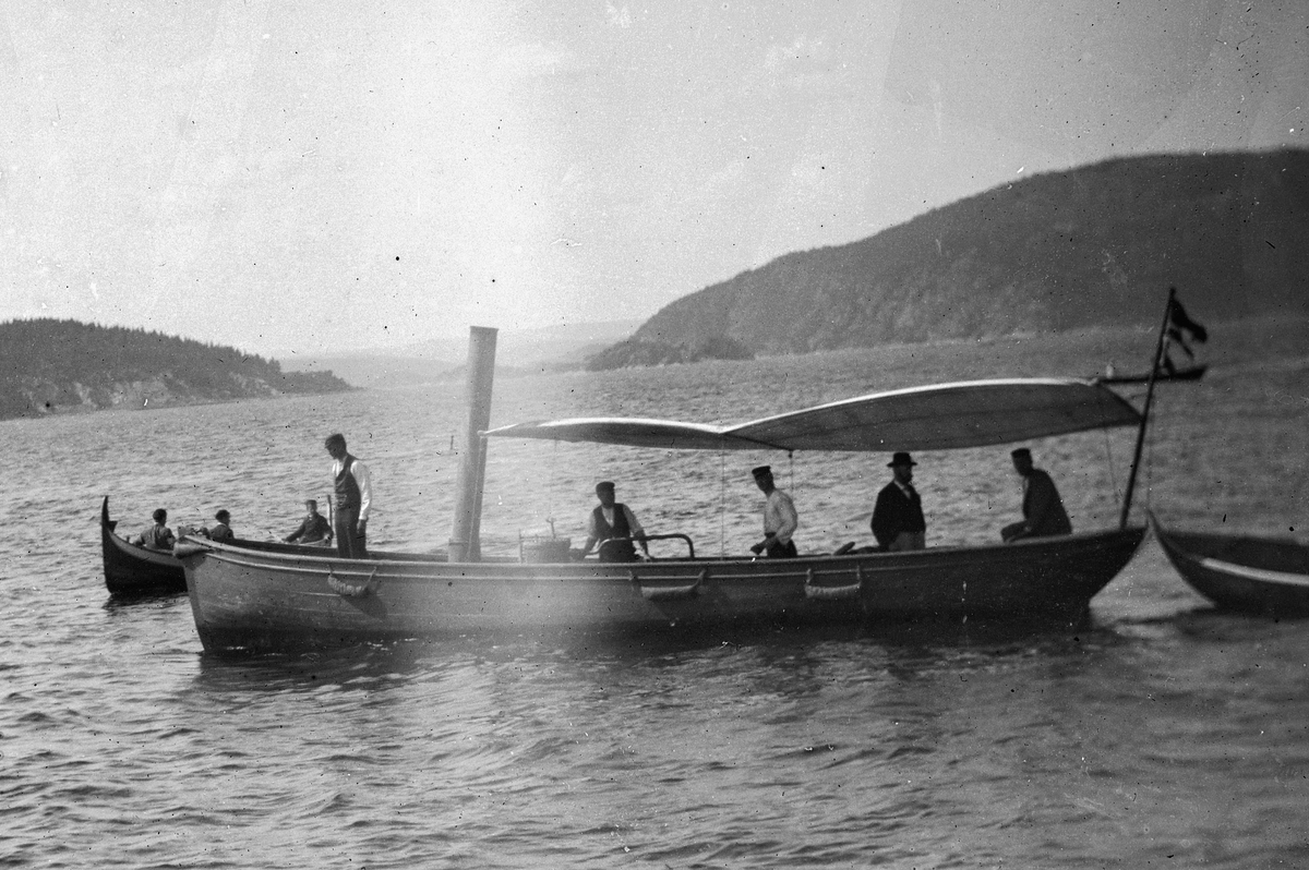 Drøbak, Dampbåt og robåt i Drøbaksundet.