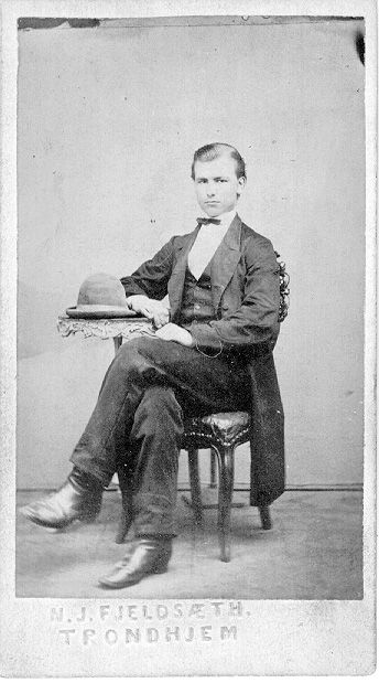 Atelierbilde, helfigur, portrett, mann