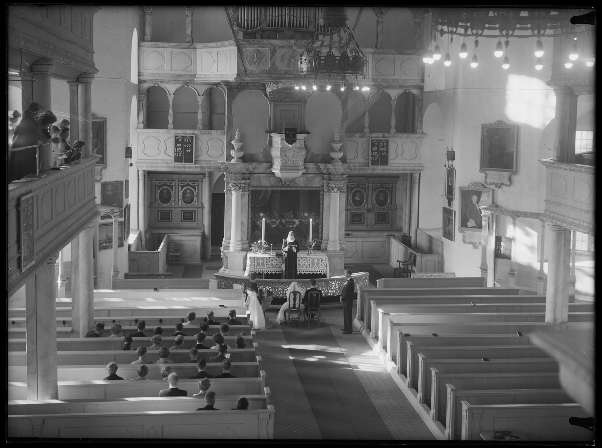 Bryllupsseremoni i Røros kirke