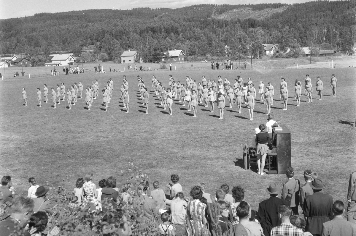 Turnstevne i Idrettsparken i Moelv i 1959. 