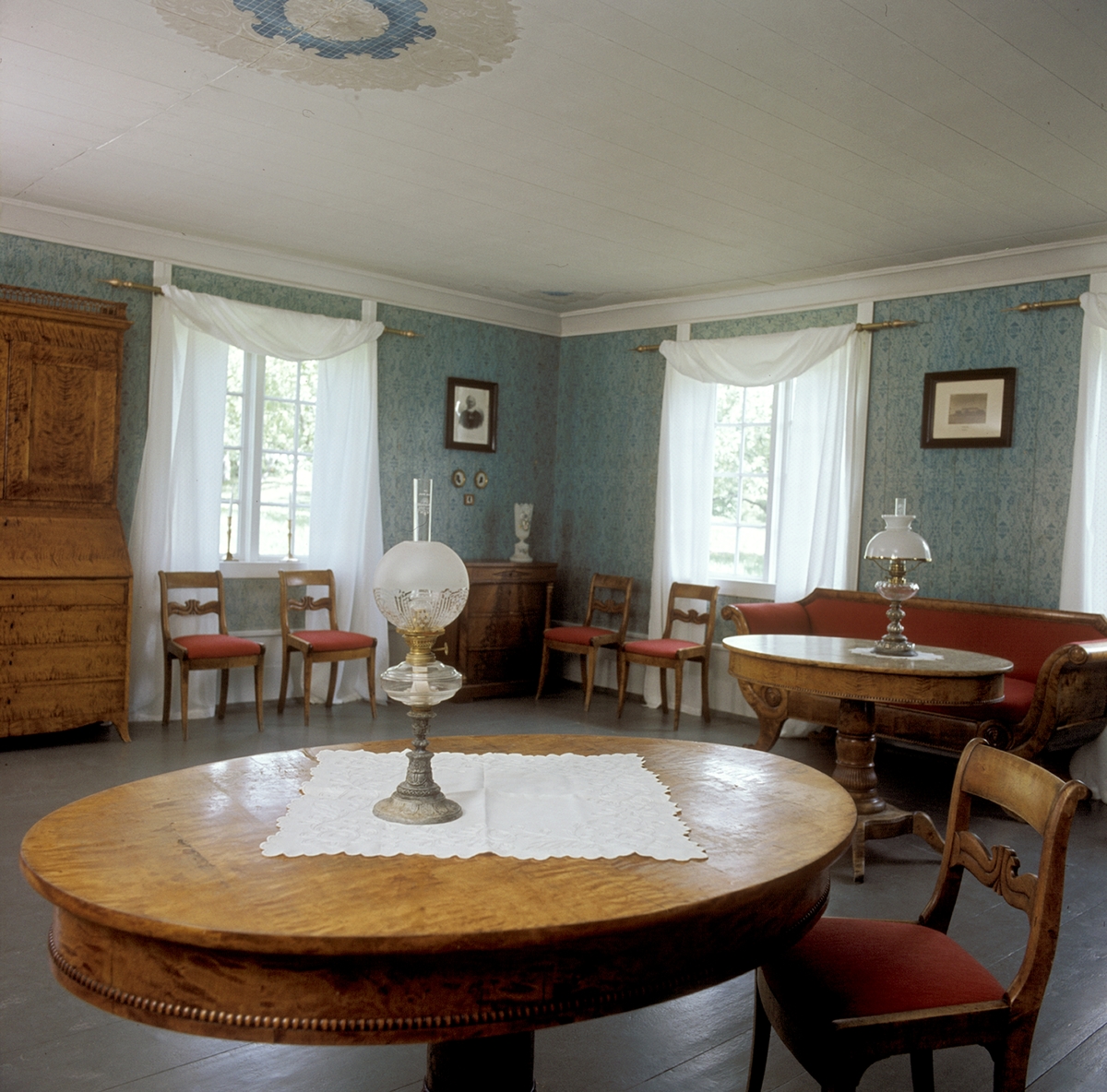 Hedmarksmuseet, Hamar. 
401. HH. STOR-DEGLUM. INTR. BORDDEKKING. 