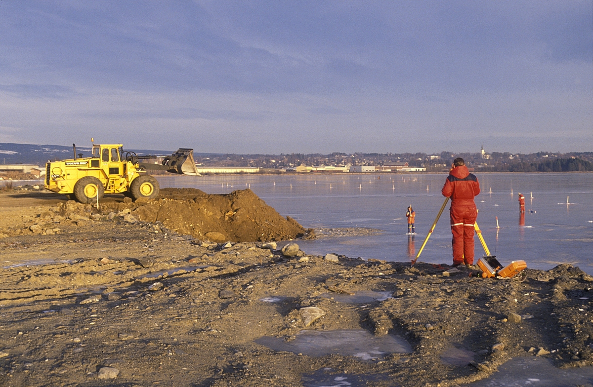 Åkersvika, oppfylling begynner. 