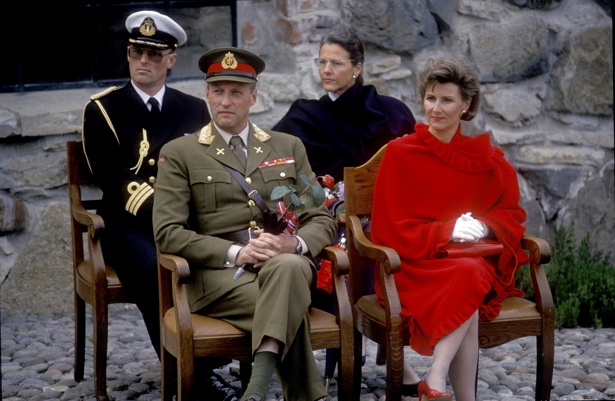 Signingsreisen 1991, Hedmarksmuseet, Domkirkeodden Kong Harald og dronning Sonja i Borggården.
