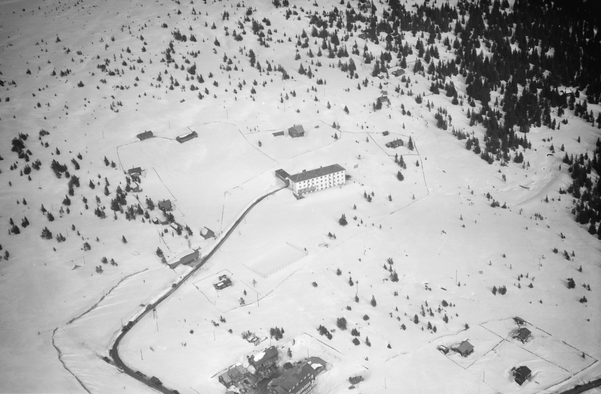 Flyfoto, Nevra Høyfjellshotell, Nordseter, vinter 
