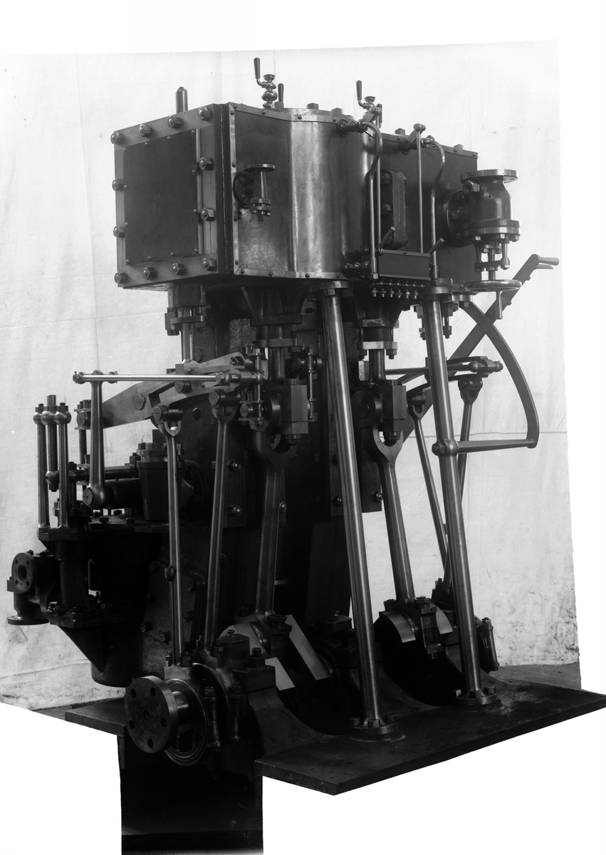 HAMAR JERNSTØPERI OG MEK. VERKSTED, HAM-JERN, VERT. DAMPMASKIN