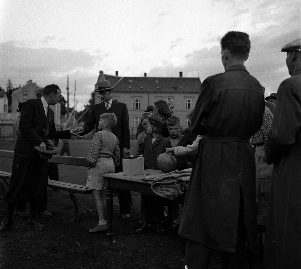 HAMAR JERNSTØPERI OG MEK. VERKSTED, HAM-JERN, HAM-JERNLEKENE 1952, HAMAR STADION, 