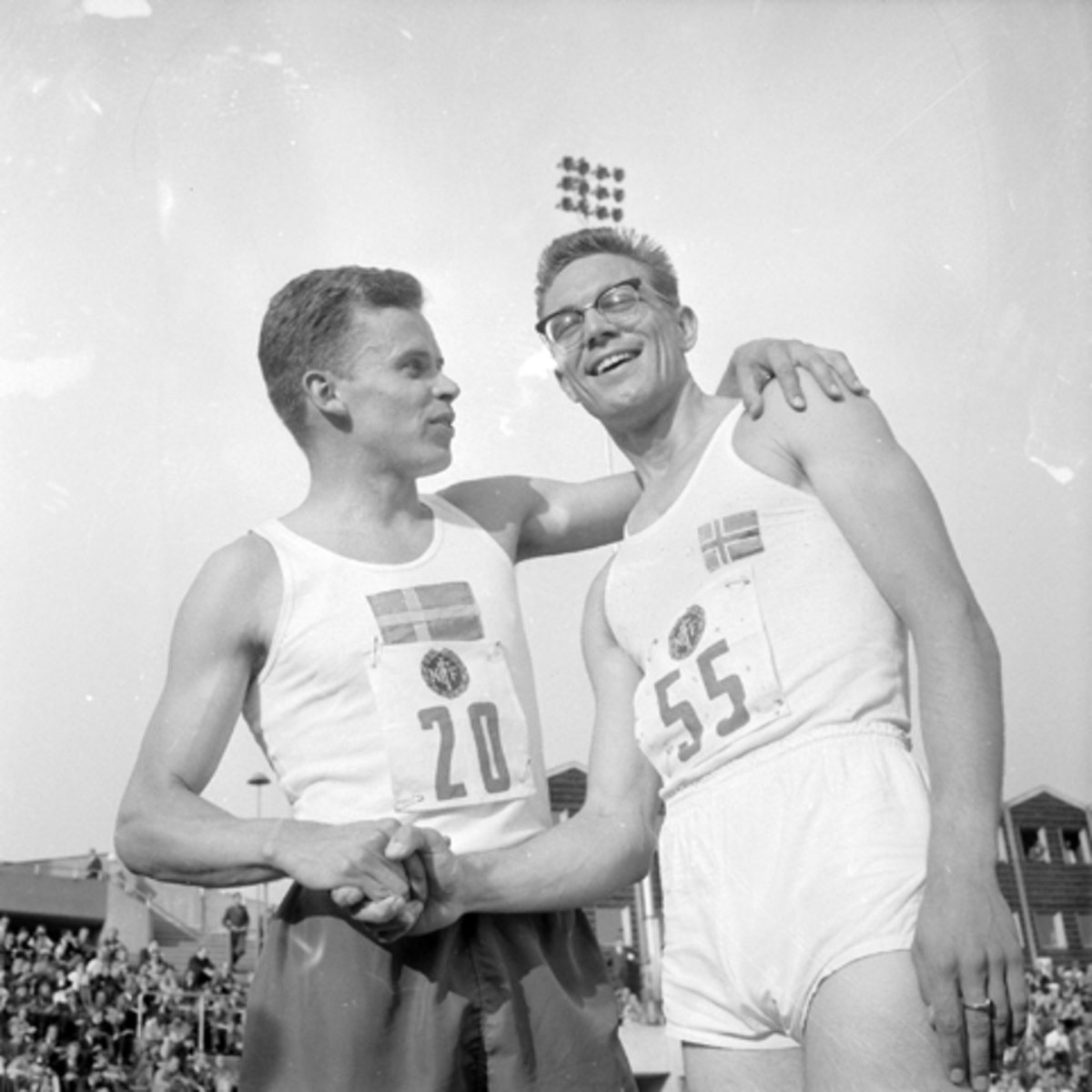 Jan Gulbrandsen (til høyre), friidrett og ukjent.