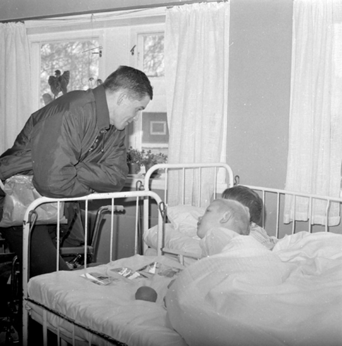 Skilandslaget, langrenn, på sykebesøk, Vanførehjemmet, barneavdeling, Gjermund Eggen, Skiringen 1968.