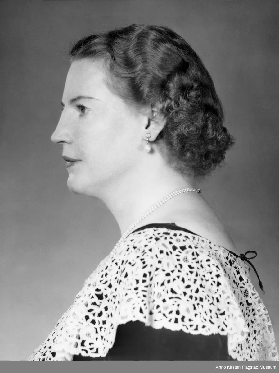 Kirsten Flagstad. Portrett etter første konsert i England etter krigen 6. februar 1947. Kirsten Flagstad. Portrait after her first post-war concert in England 6 February 1947